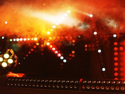 Z-Productions konstruiert Matrix-Lightshow für die Roadshow Disco 54 (1984).